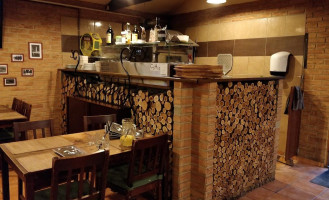 Black Dog Pub Terasz Pizzéria inside