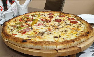 La Gusto food