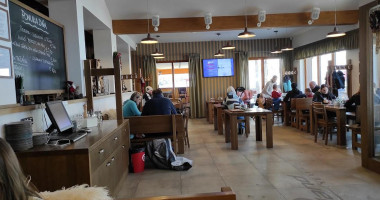 Restauracia Humno inside