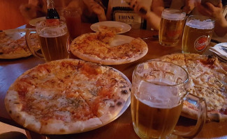 Pizzeria Kot food