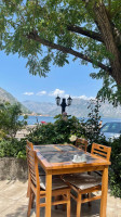 Tiha Noć Kotor outside