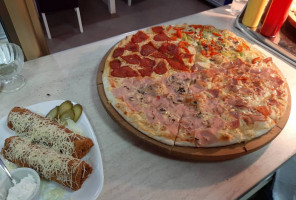 Pizzeria Kapri food