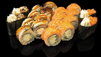 Antika Sushi food