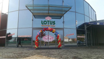 Lotus Vietnamské Bistro outside