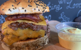 Mam Burger food