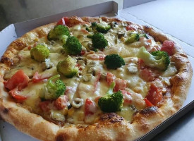 Marbull Pizza food