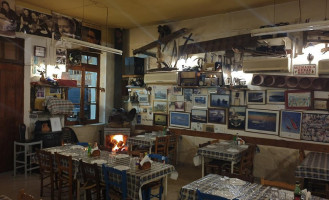 Michaels Tavern Erimi inside