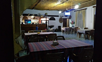 Manolyam Restoran inside