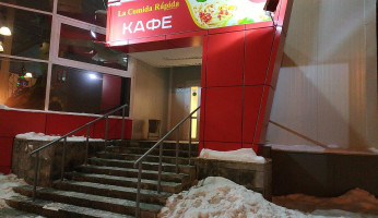La Comida Rapida outside