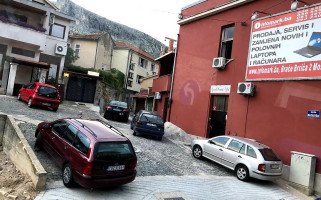 Pizzeria Mama Mia outside